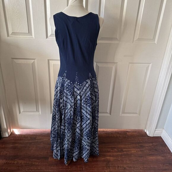 Vasna Womens Maxi Dress Sz Small Bandana Print Blue Fitted Classic Feminine - Picture 9 of 15